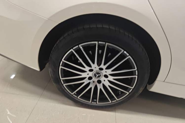 Used Mercedes-Benz C-Class 2025 Facelift C 260 L Sport Edition Right Rear Wheel Hub