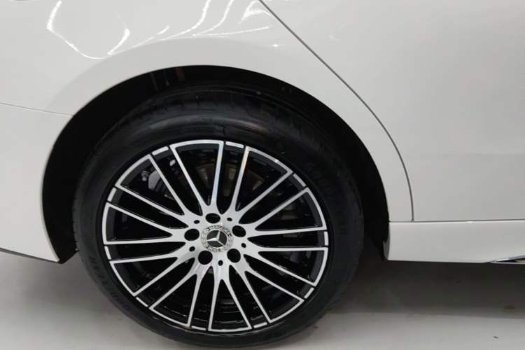 Used Mercedes-Benz C-Class 2025 Facelift C 260 L Sport Edition Right Rear Wheel Hub