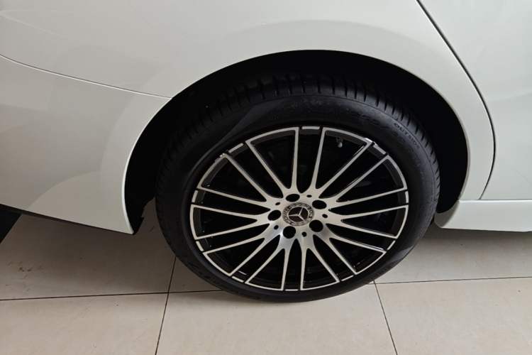 Used Mercedes-Benz C-Class 2025 Facelift C 260 L Sport Edition Right Rear Wheel Hub