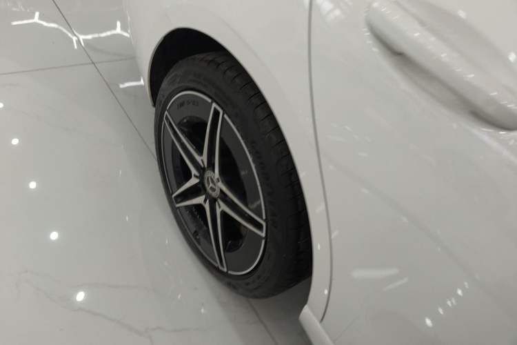 Used Mercedes-Benz C-Class 2025 C 260 L Obsidian Night Sport Edition Right Rear Wheel Hub