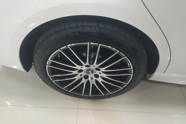 Used Mercedes-Benz C-Class 2025 C 260 L Sport Edition Right Rear Wheel Hub