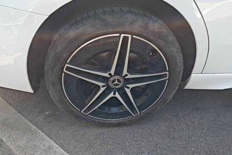 Used Mercedes-Benz C-Class 2025 C 260 L Obsidian Night Sport Edition Right Rear Wheel Hub