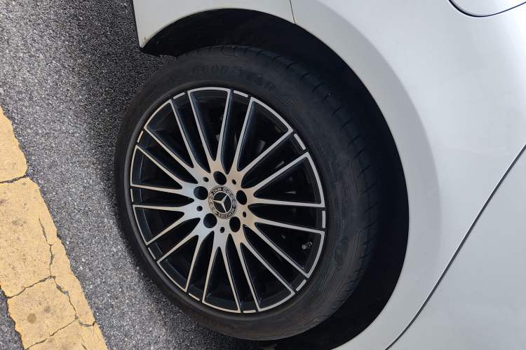 Used Mercedes-Benz C-Class 2025 C 260 L Sport Edition Right Rear Wheel Hub