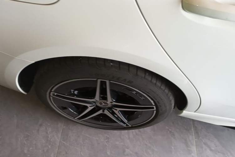 Used Mercedes-Benz C-Class 2025 C 260 L Obsidian Night Sport Edition Right Rear Wheel Hub