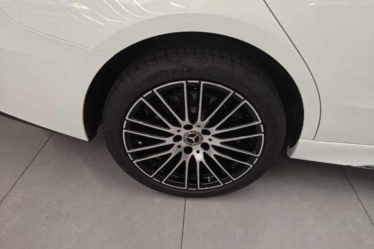 Used Mercedes-Benz C-Class 2025 Facelift C 260 L Sport Edition Right Rear Wheel Hub