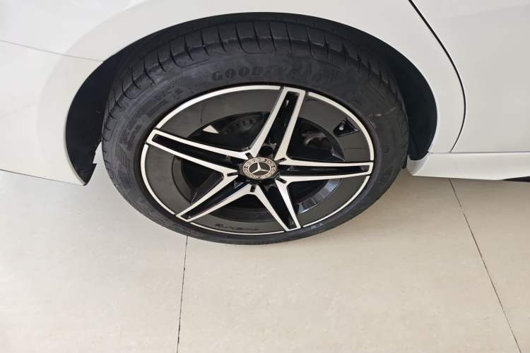 Used Mercedes-Benz C-Class 2025 C 260 L Obsidian Night Sport Edition Right Rear Wheel Hub
