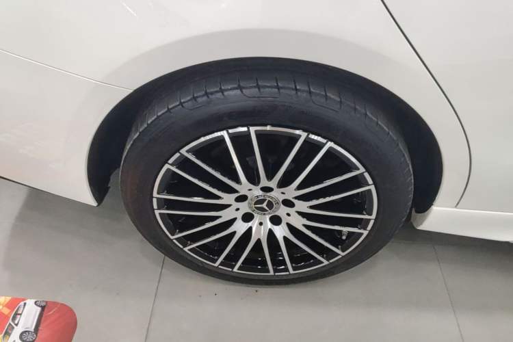 Used Mercedes-Benz C-Class 2025 Facelift C 260 L Sport Edition Right Rear Wheel Hub