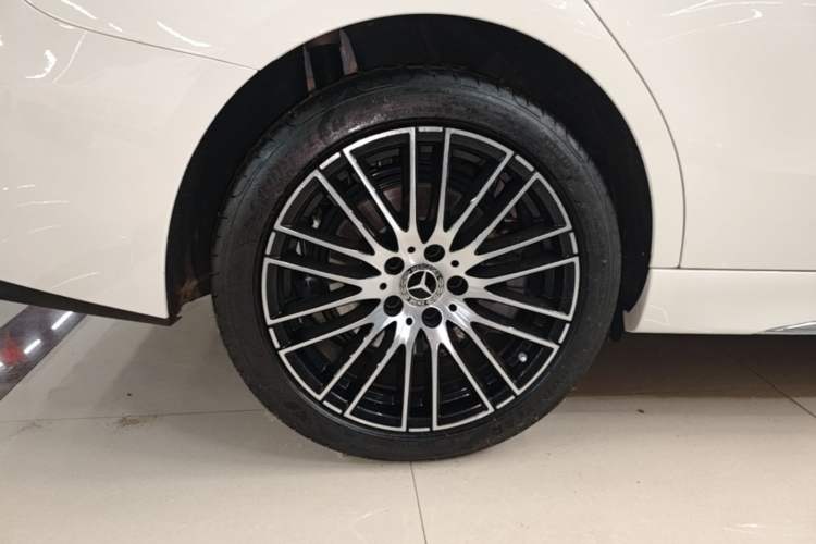 Used Mercedes-Benz C-Class 2025 Facelift C 260 L Sport Edition Right Rear Wheel Hub