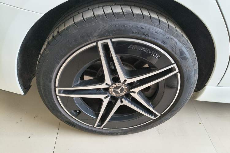Used Mercedes-Benz C-Class 2025 C 260 L Obsidian Night Sport Edition Right Rear Wheel Hub