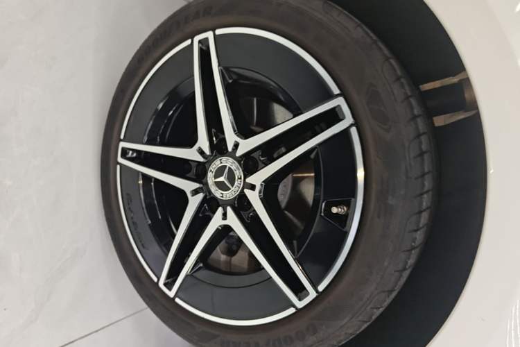 Used Mercedes-Benz C-Class 2025 C 260 L Obsidian Night Sport Edition Right Rear Wheel Hub