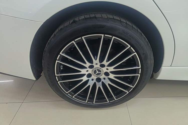 Used Mercedes-Benz C-Class 2025 Facelift C 260 L Sport Edition Right Rear Wheel Hub
