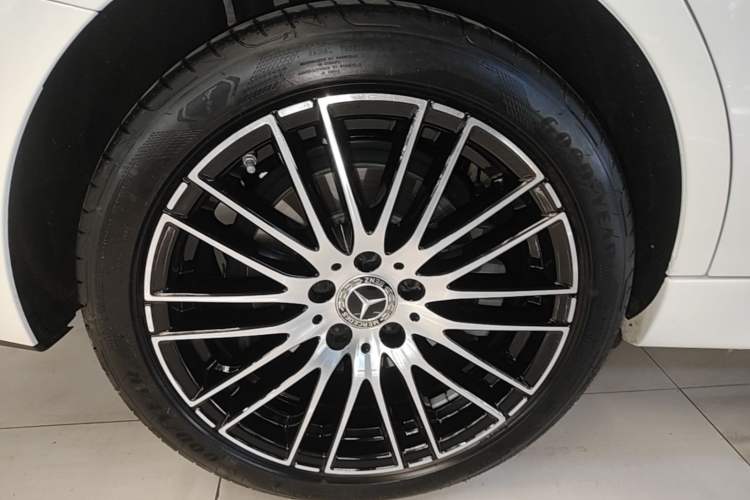 Used Mercedes-Benz C-Class 2025 Facelift C 260 L Sport Edition Right Rear Wheel Hub