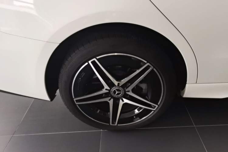 Used Mercedes-Benz C-Class 2025 C 260 L Obsidian Night Sport Edition Right Rear Wheel Hub
