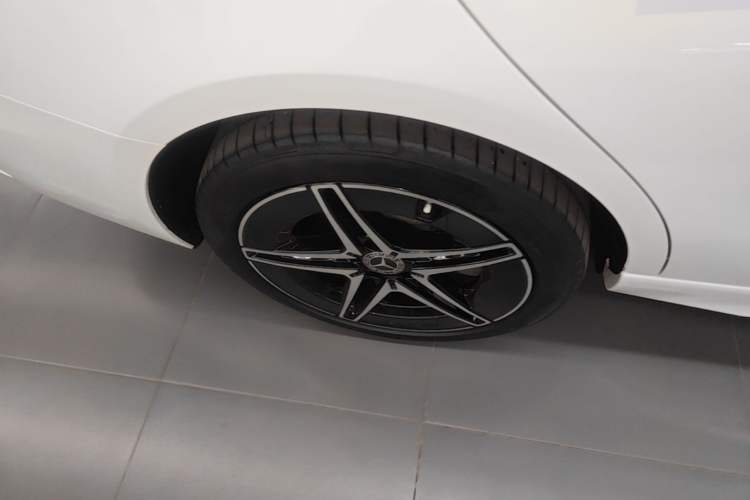 Used Mercedes-Benz C-Class 2025 C 260 L Obsidian Night Sport Edition Right Rear Wheel Hub