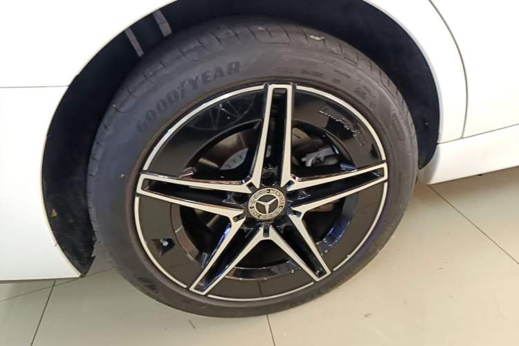 Used Mercedes-Benz C-Class 2025 Refresh C 260 L Night Edition Sports Version Right Rear Wheel Hub