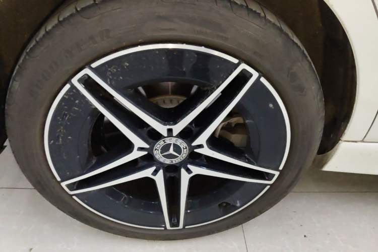 Used Mercedes-Benz C-Class 2025 Refresh C 260 L Night Edition Sports Version Right Rear Wheel Hub