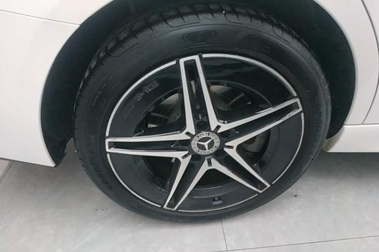 Used Mercedes-Benz C-Class 2025 C 260 L Obsidian Night Sport Edition Right Rear Wheel Hub