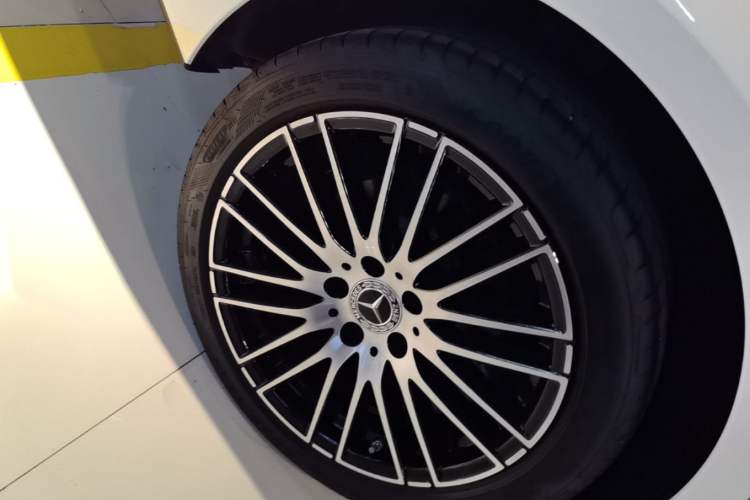 Used Mercedes-Benz C-Class 2025 C 200 L Sport Edition Right Rear Wheel Hub