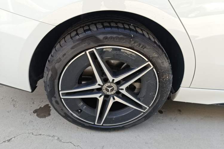 Used Mercedes-Benz C-Class 2025 C 260 L Obsidian Night Sport Edition Right Rear Wheel Hub