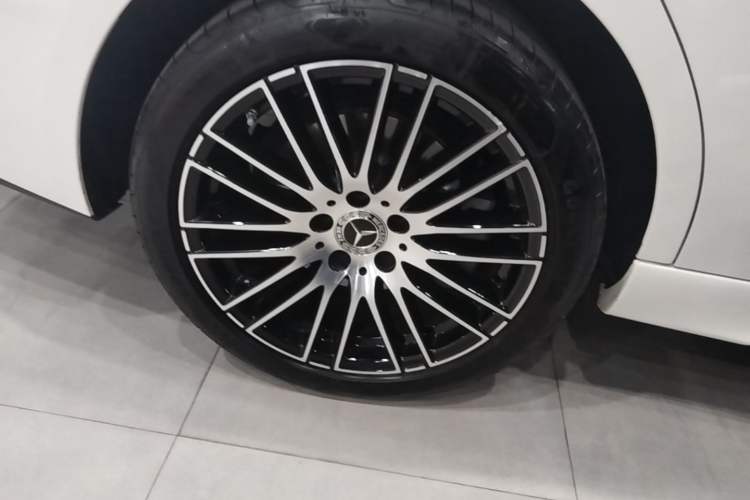 Used Mercedes-Benz C-Class 2025 Facelift C 260 L Sport Edition Right Rear Wheel Hub
