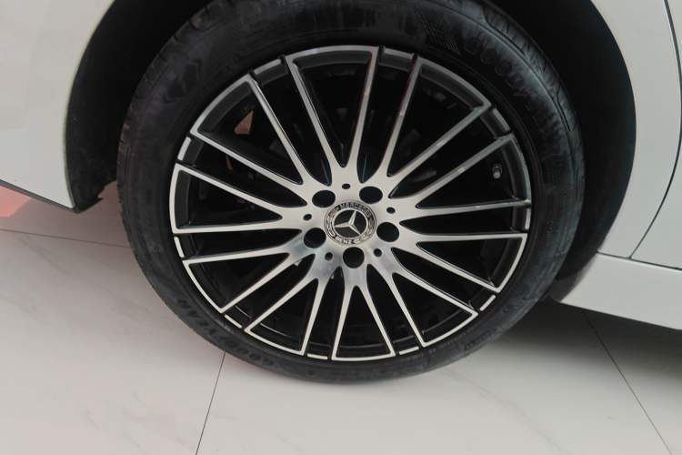 Used Mercedes-Benz C-Class 2025 C 260 L Sport Edition Right Rear Wheel Hub