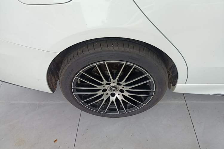 Used Mercedes-Benz C-Class 2025 C 260 L Sport Edition Right Rear Wheel Hub