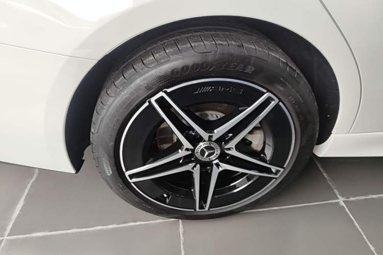Used Mercedes-Benz C-Class 2025 C 260 L Obsidian Night Sport Edition Right Rear Wheel Hub