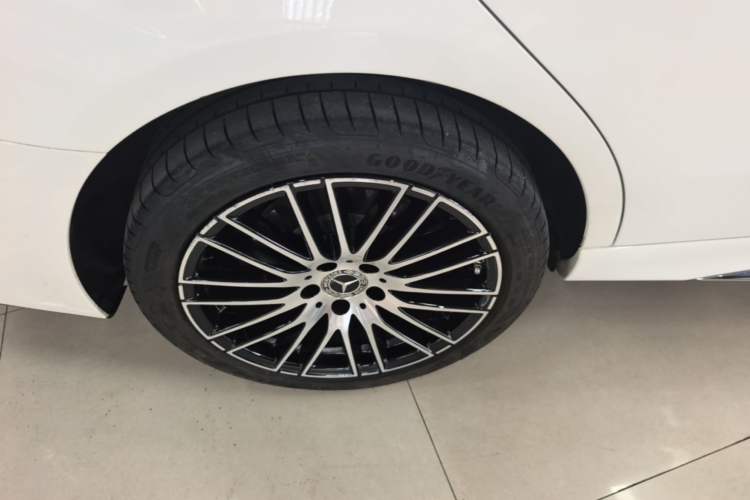Used Mercedes-Benz C-Class 2025 Facelift C 260 L Sport Edition Right Rear Wheel Hub