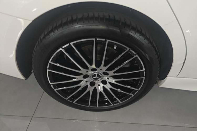 Used Mercedes-Benz C-Class 2025 C 260 L Sport Edition Right Rear Wheel Hub