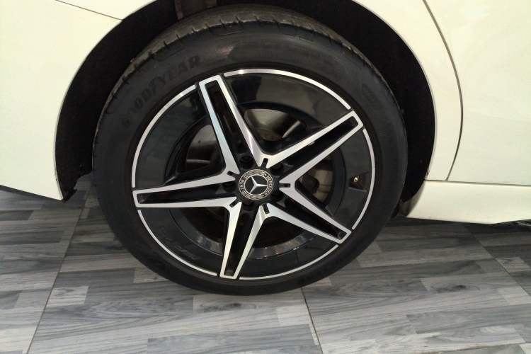 Used Mercedes-Benz C-Class 2025 C 260 L Obsidian Night Sport Edition Right Rear Wheel Hub
