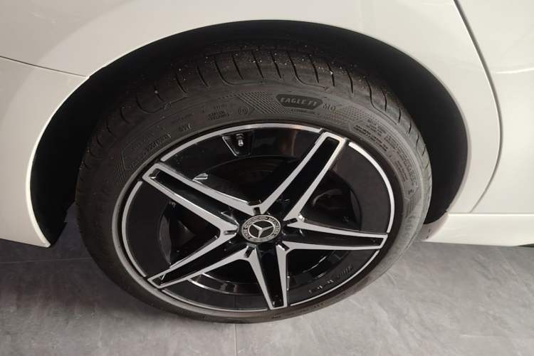 Used Mercedes-Benz C-Class 2025 C 260 L Obsidian Night Sport Edition Right Rear Wheel Hub