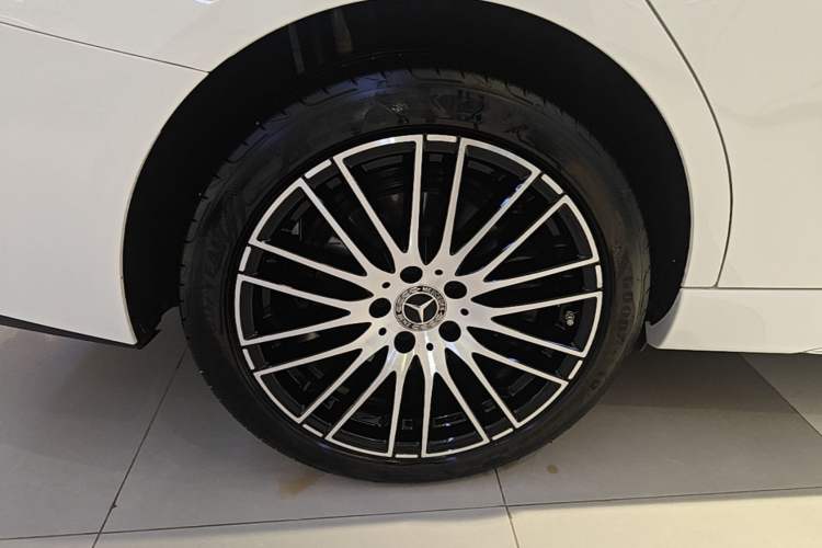 Used Mercedes-Benz C-Class 2025 C 260 L Sport Edition Right Rear Wheel Hub