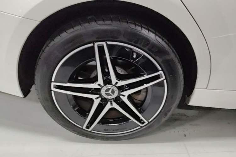 Used Mercedes-Benz C-Class 2025 Refresh C 260 L Night Edition Sports Version Right Rear Wheel Hub
