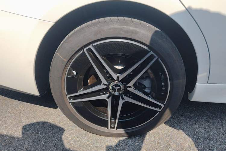 Used Mercedes-Benz C-Class 2025 C 260 L Obsidian Night Sport Edition Right Rear Wheel Hub