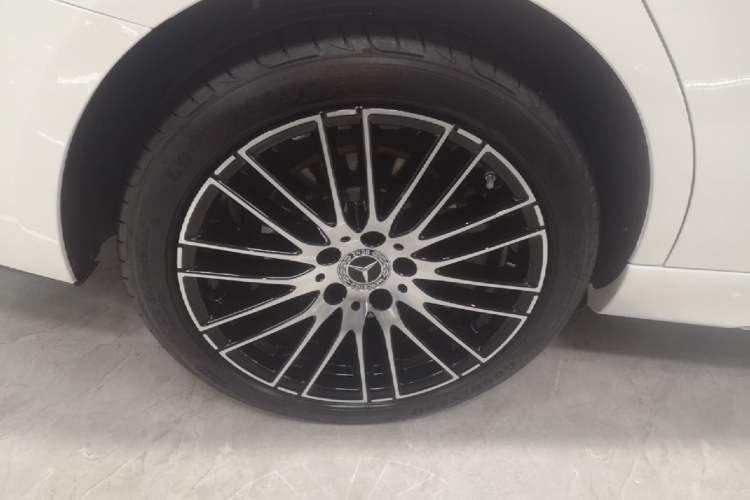 Used Mercedes-Benz C-Class 2025 Facelift C 260 L Sport Edition Right Rear Wheel Hub