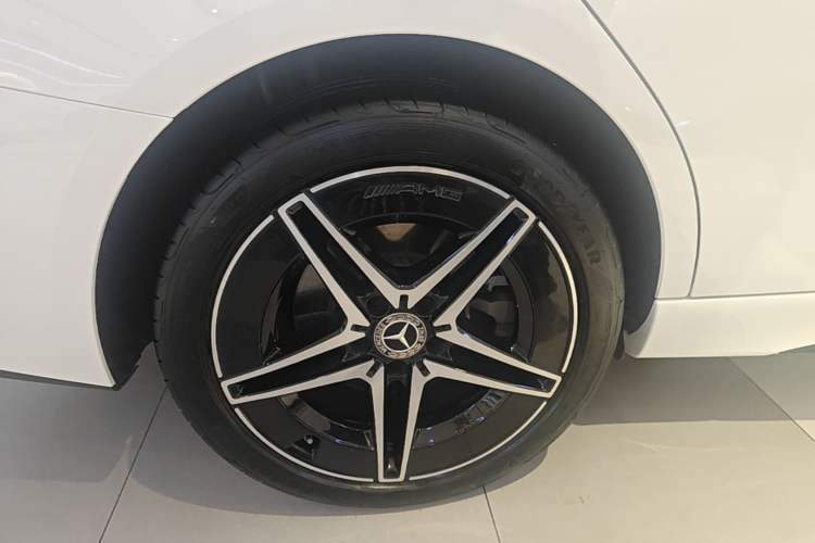 Used Mercedes-Benz C-Class 2025 C 260 L Obsidian Night Sport Edition Right Rear Wheel Hub