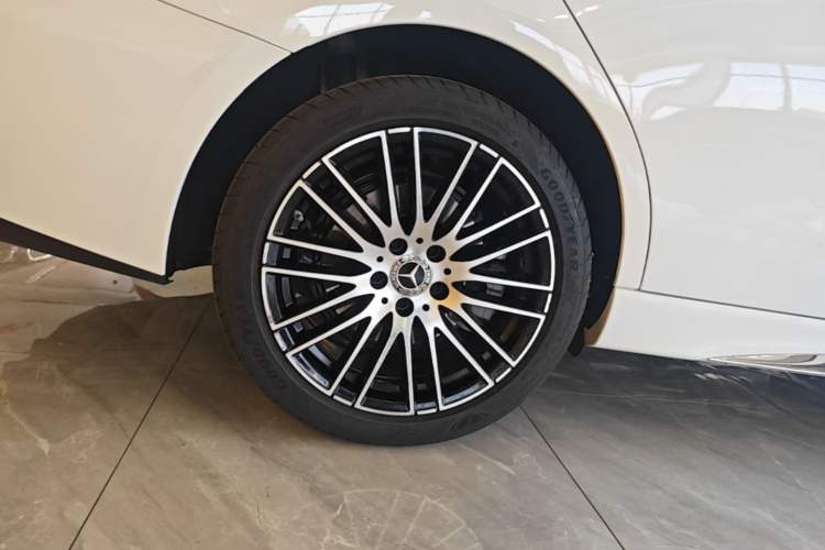 Used Mercedes-Benz C-Class 2025 Facelift C 260 L Sport Edition Right Rear Wheel Hub