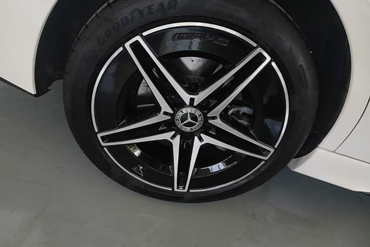 Used Mercedes-Benz C-Class 2025 C 260 L Obsidian Night Sport Edition Right Rear Wheel Hub