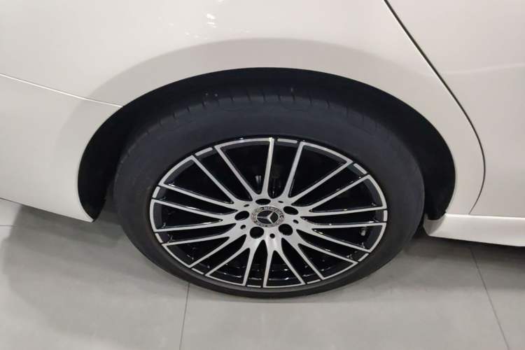 Used Mercedes-Benz C-Class 2025 Facelift C 260 L Sport Edition Right Rear Wheel Hub