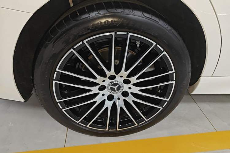 Used Mercedes-Benz C-Class 2025 Facelift C 260 L Sport Edition Right Rear Wheel Hub
