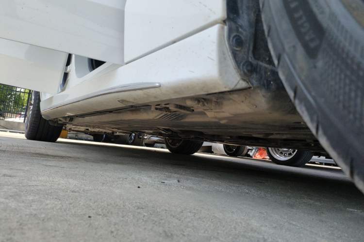 Used Mercedes-Benz C-Class 2025 Refresh C 200 L Sport Edition Right Side Sill