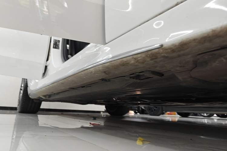 Used Mercedes-Benz C-Class 2025 C 260 L Sport Edition Right Side Sill