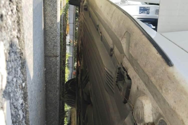 Used Mercedes-Benz C-Class 2025 C 260 L Obsidian Night Sport Edition Right Side Sill