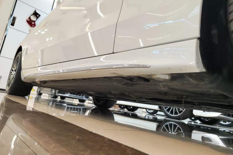 Used Mercedes-Benz C-Class 2025 Facelift C 260 L Sport Edition Right Side Sill