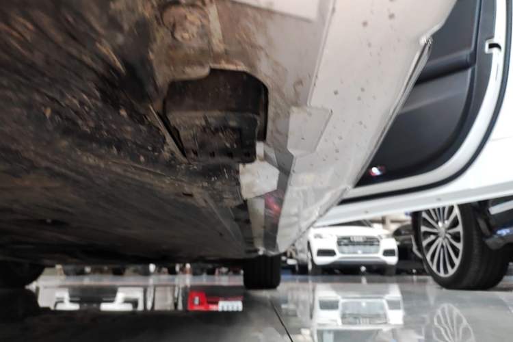 Used Mercedes-Benz C-Class 2025 C 260 L Sport Edition Right Side Sill