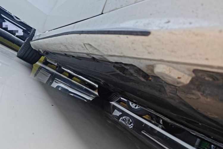 Used Mercedes-Benz C-Class 2025 C 260 L Obsidian Night Sport Edition Right Side Sill