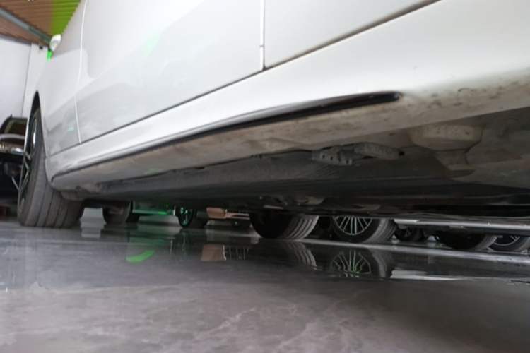 Used Mercedes-Benz C-Class 2025 C 260 L Obsidian Night Sport Edition Right Side Sill