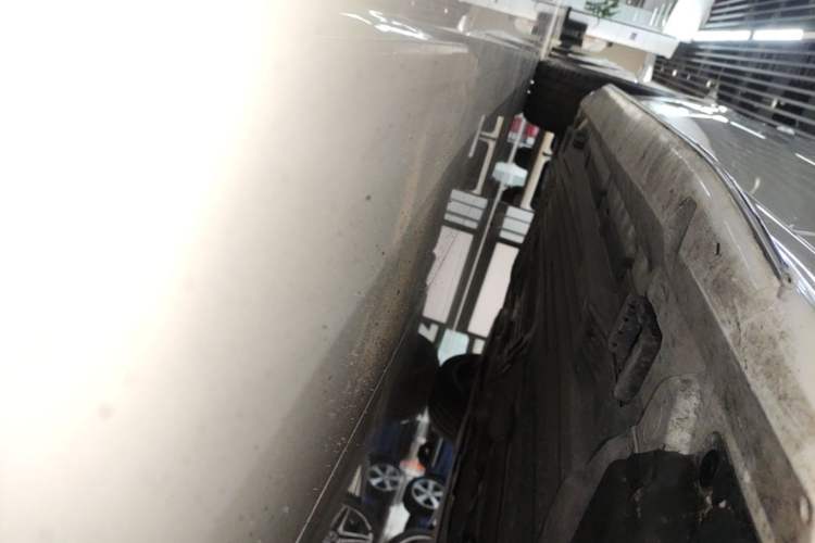 Used Mercedes-Benz C-Class 2025 C 200 L Sport Edition Right Side Sill