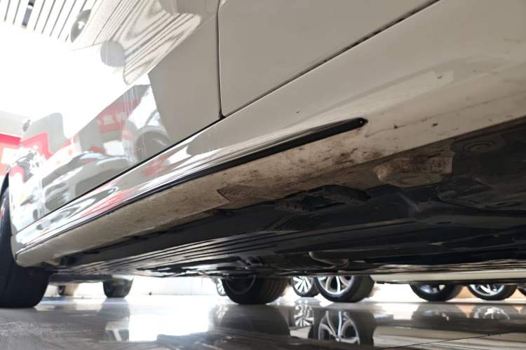 Used Mercedes-Benz C-Class 2025 C 260 L Obsidian Night Sport Edition Right Side Sill