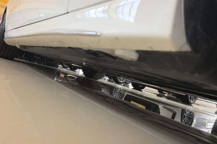 Used Mercedes-Benz C-Class 2025 Facelift C 260 L Sport Edition Right Side Sill